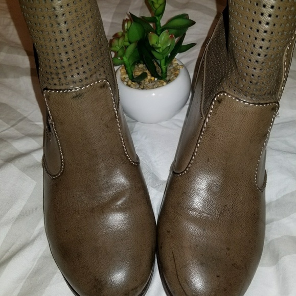 Report Olive green/tan boots🎊💌🌼 - Picture 3 of 7